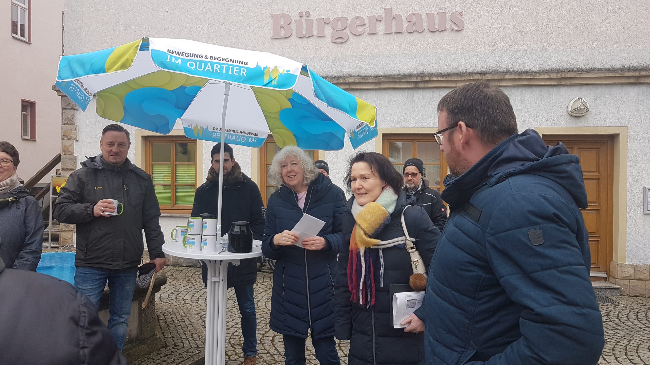 BeBeQu-Flagge weht am Kaltennordheimer Rathaus